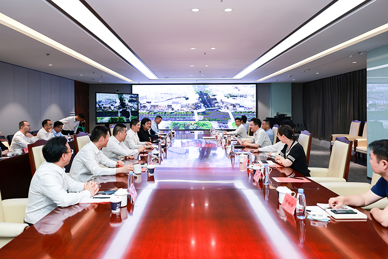 合肥市蜀山區委副書記、區長楊森一行深入新華控股集團調研指導！