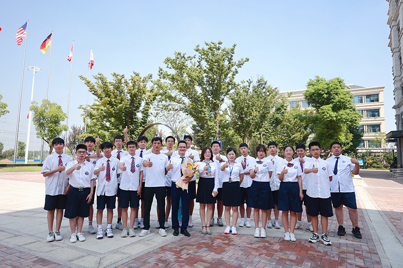 新華公學畢業(yè)季|在夏天遇見就在夏天告別吧