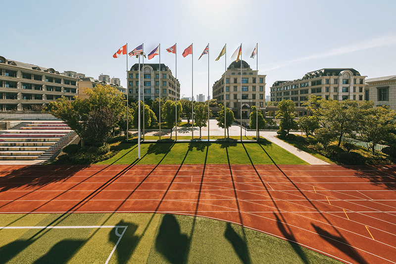 在深秋的新華，遇見一眼心動的“美拉德”校園！