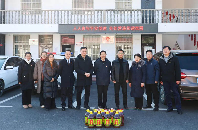 新華高級中學黨支部赴雙墩鎮富水村開展“送溫暖”主題黨日活動